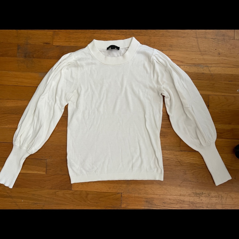 Lightweight Ann Taylor white sweater. Size small.